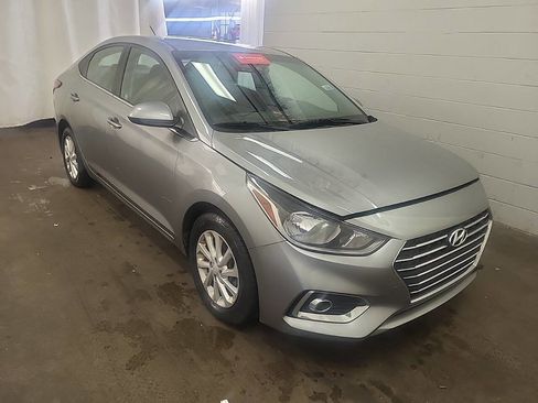 Used 2021 Hyundai Accent SEL image 2