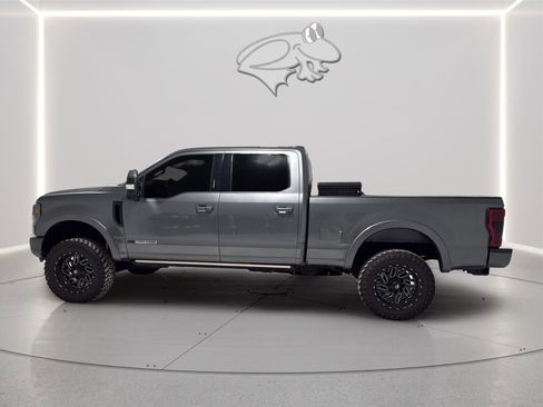 Used 2022 Ford F250 Lariat w/ Tremor Off-Road Package AWD/4WD image 2