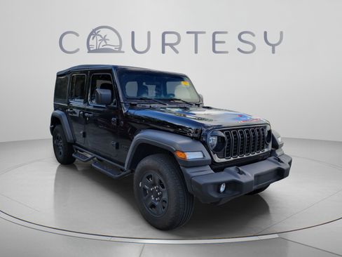 Used 2025 Jeep Wrangler Unlimited Sport AWD/4WD image 4