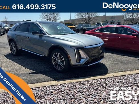 Used 2024 Cadillac Lyriq Luxury AWD/4WD image 2