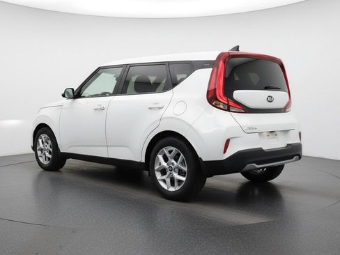 Used 2025 Kia Soul LX w/ LX Technology Package FWD image 6