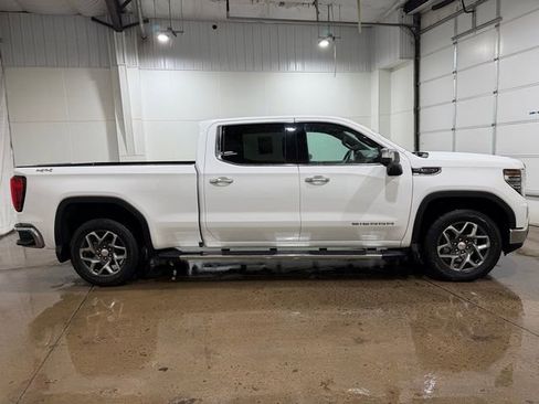 Used 2023 GMC Sierra 1500 SLT w/ SLT Convenience Package image 3