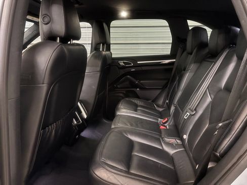 Used 2018 Porsche Cayenne AWD/4WD image 23