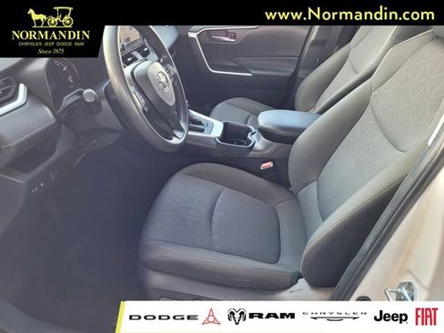 Used 2025 Toyota RAV4 XLE FWD image 16