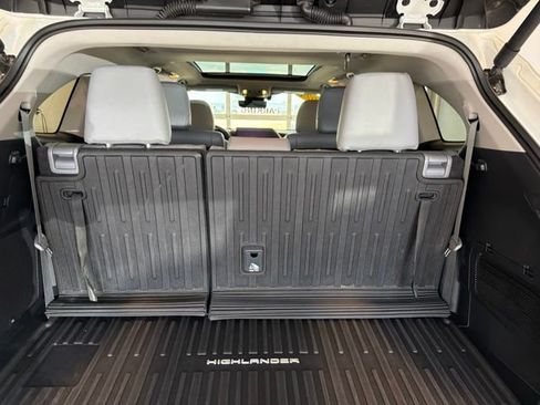 Used 2024 Toyota Highlander Platinum AWD/4WD image 25