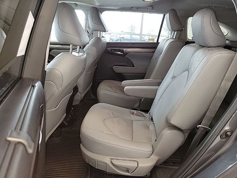 Used 2023 Toyota Highlander Limited AWD/4WD image 11