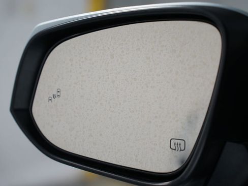 Used 2024 Toyota Corolla Cross XLE image 25