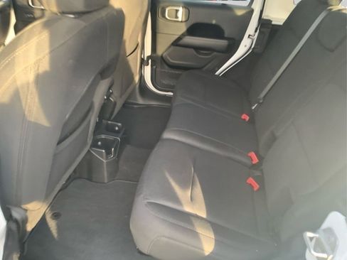 Used 2018 Jeep Wrangler Unlimited Sahara image 10