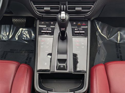 Used 2024 Porsche Macan Turbo image 13