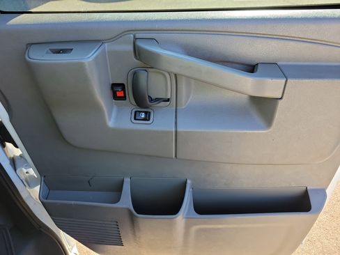 Used 2020 GMC Savana 2500 w/ Driver Convenience Package image 9