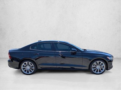 Used 2021 Volvo S60 T6 Momentum AWD/4WD image 4