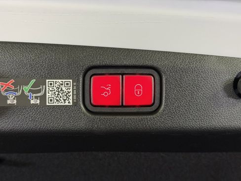 New 2026 Mercedes-Benz E 53 AMG e 4MATIC Sedan image 23