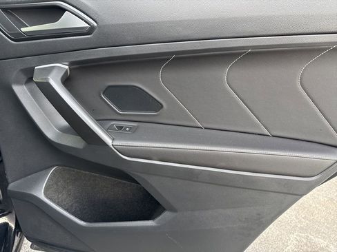 Used 2024 Volkswagen Tiguan SE image 20