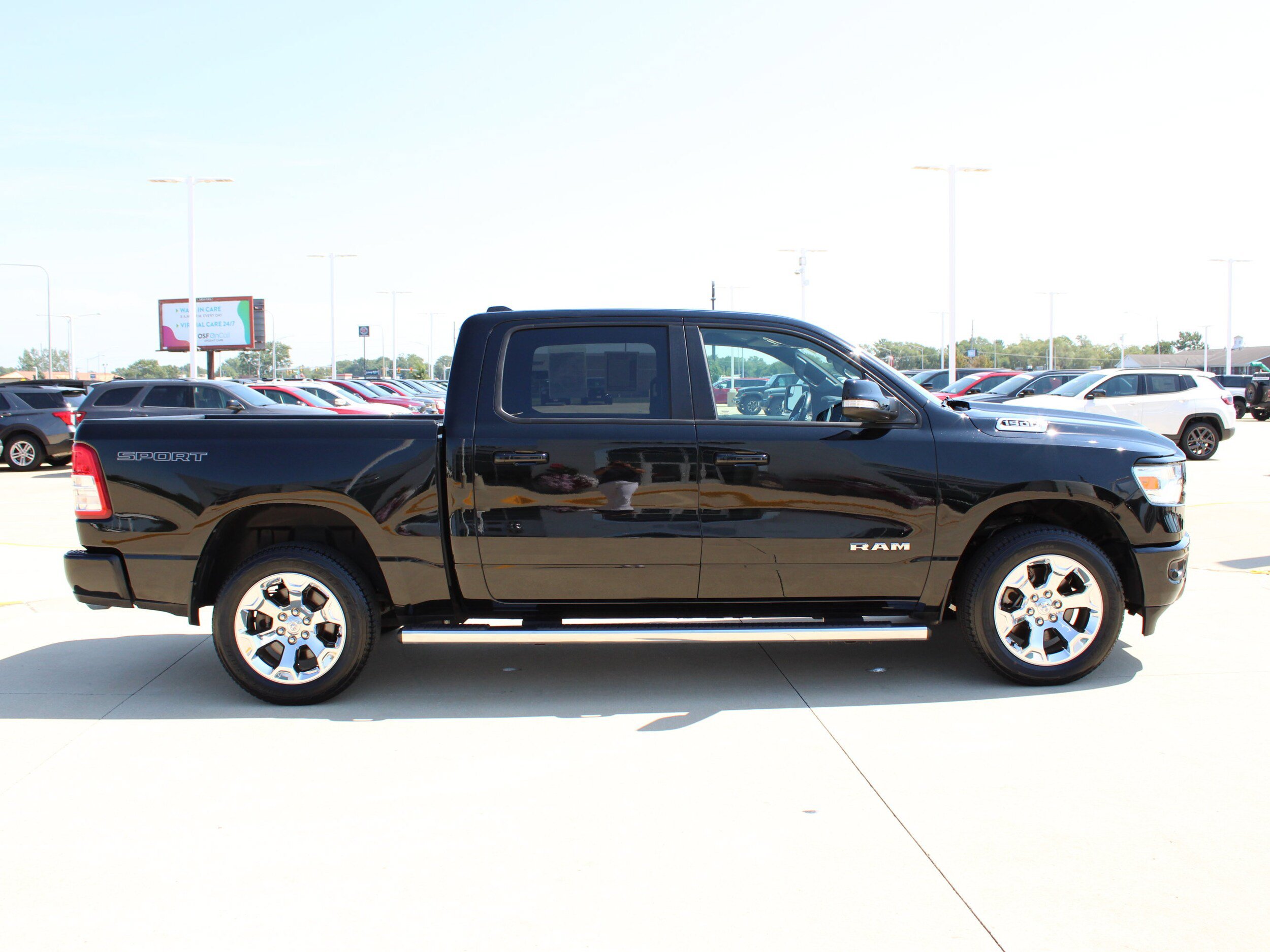 Used 2022 RAM 1500 Big Horn AWD/4WD image 9