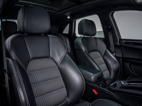 Used 2023 Porsche Macan T image 33