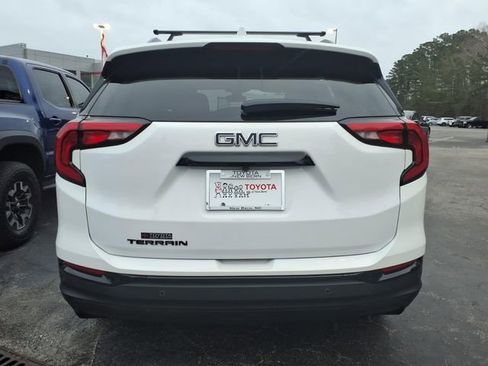Used 2021 GMC Terrain SLE w/ Driver Convenience Package image 2