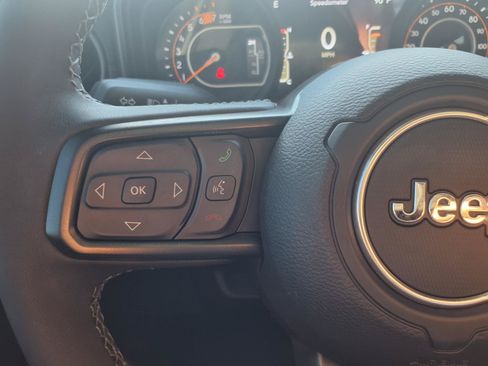 Used 2026 Jeep Wrangler Unlimited Rubicon AWD/4WD image 17