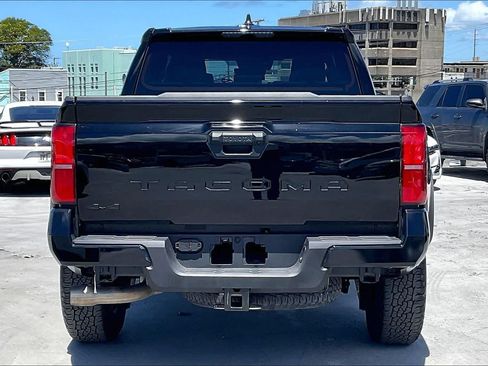 Used 2025 Toyota Tacoma TRD Off-Road AWD/4WD image 5