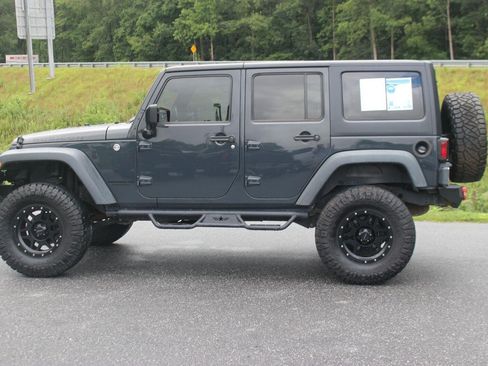 Used 2016 Jeep Wrangler Unlimited Rubicon w/ Connectivity Group AWD/4WD image 4