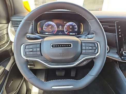 Used 2024 Jeep Wagoneer Series II w/ Flexible Seating Group image 8