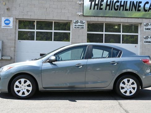 Used 2013 MAZDA MAZDA3 i Sport FWD image 2