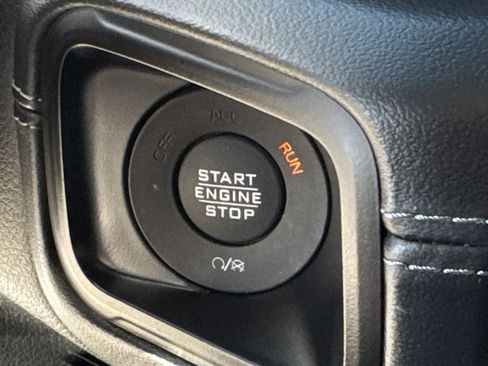 Used 2025 Jeep Gladiator Sport image 22