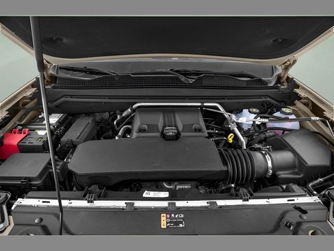 Certified 2023 Chevrolet Colorado Z71 w/ Z71 Convenience Package 2 AWD/4WD image 16