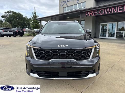 Used 2025 Kia Sorento EX w/ Panoramic Sunroof Package FWD image 4