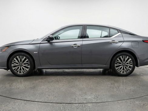 Used 2025 Nissan Altima 2.5 SV image 5