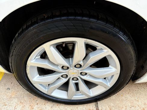 Used 2017 Chevrolet Impala LT image 37