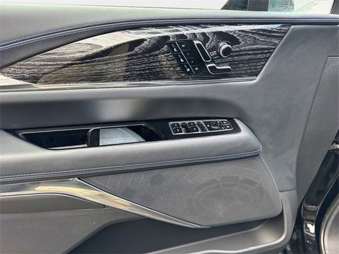 New 2025 Cadillac Escalade IQ Luxury 1 w/ Smart Trailering package image 18