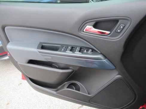 Used 2018 Chevrolet Colorado Z71 image 28