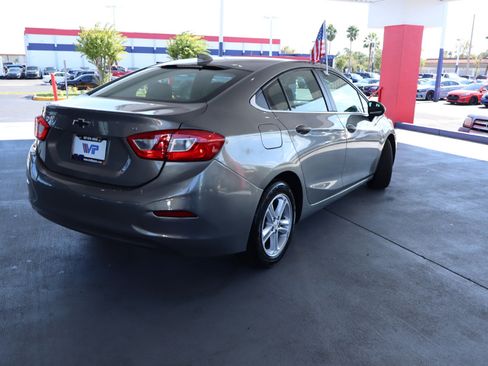 Used 2018 Chevrolet Cruze LT image 3