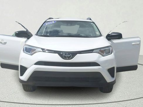 Used 2018 Toyota RAV4 LE image 9