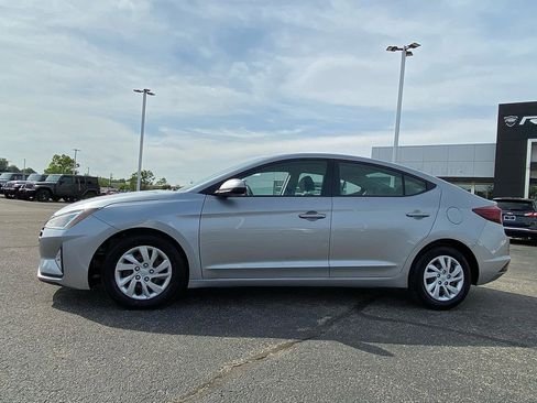Used 2020 Hyundai Elantra SE FWD image 15