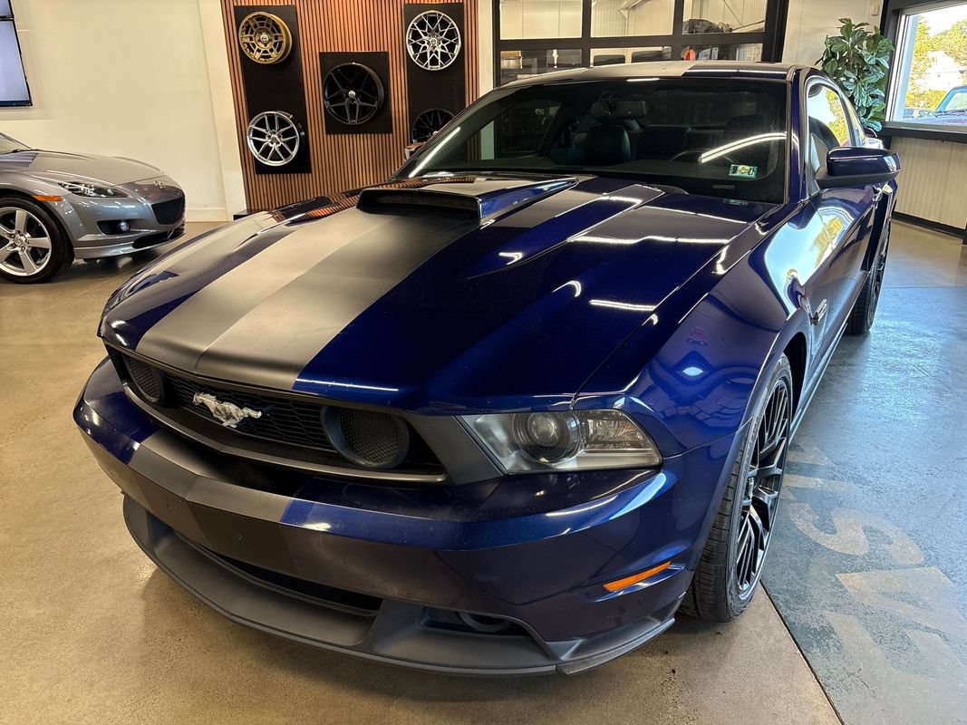 Used 2010 Ford Mustang GT Premium RWD image 2