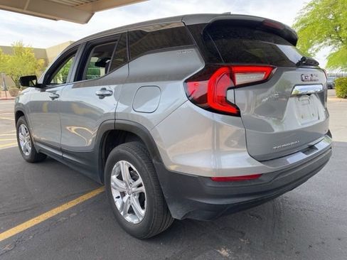 Used 2024 GMC Terrain SLE image 2