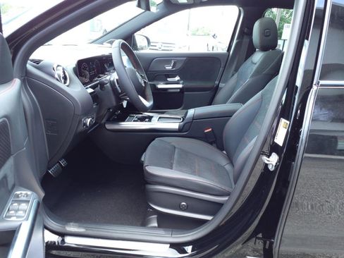 Used 2025 Mercedes-Benz GLA 250 4MATIC image 9