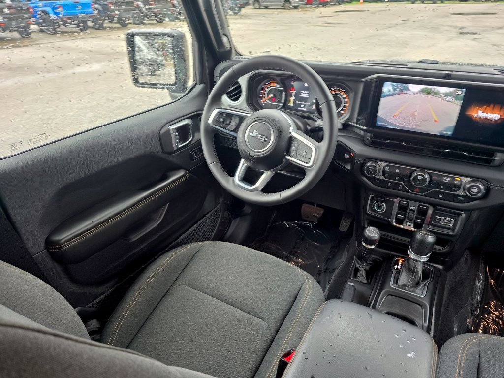 Used 2026 Jeep Wrangler Unlimited Sahara AWD/4WD image 35