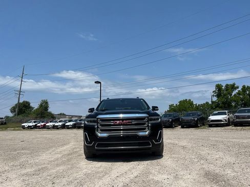Used 2023 GMC Acadia SLT w/ Preferred Package AWD/4WD image 3