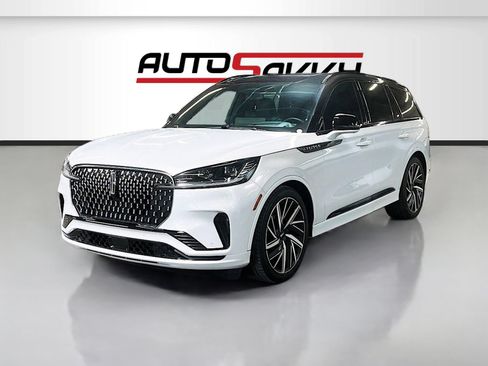 Used 2025 Lincoln Aviator Black Label w/ Black Label Special Edition AWD/4WD image 3