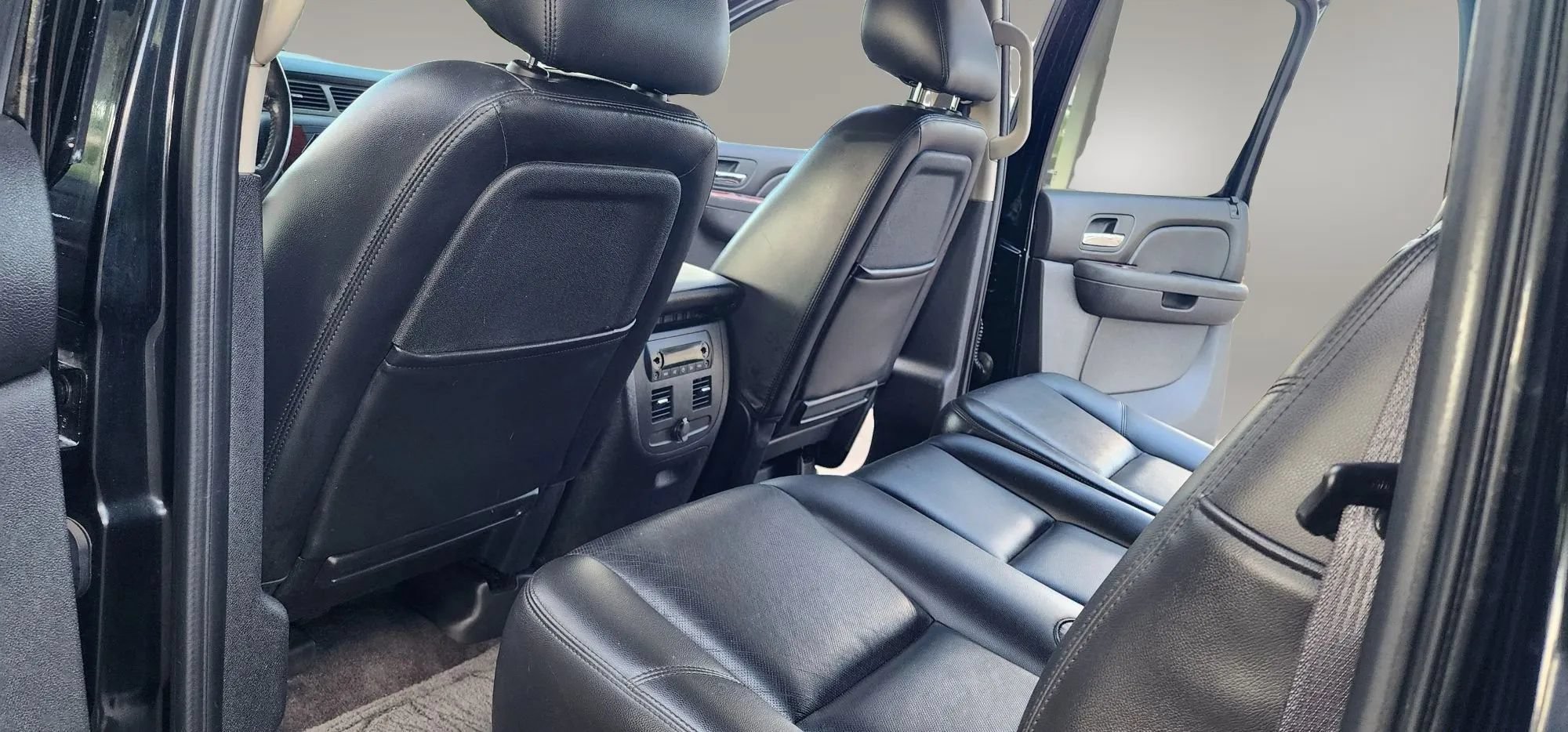 Used 2011 Chevrolet Avalanche LTZ AWD/4WD image 17