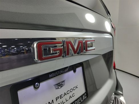 Used 2023 GMC Yukon SLT w/ SLT Luxury Package image 7