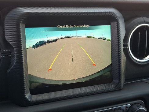Used 2023 Jeep Wrangler Unlimited Sahara w/ Cold Weather Group AWD/4WD image 18