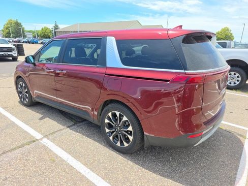 Used 2024 Kia Carnival EX FWD image 3