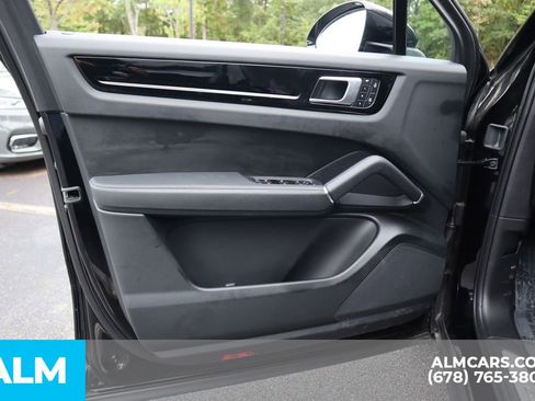 Used 2022 Porsche Cayenne E-Hybrid Coupe image 11