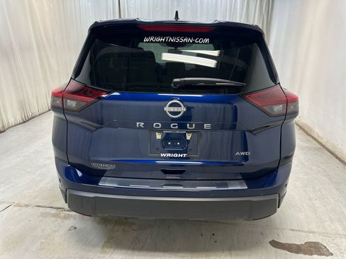 Certified 2025 Nissan Rogue SV image 7