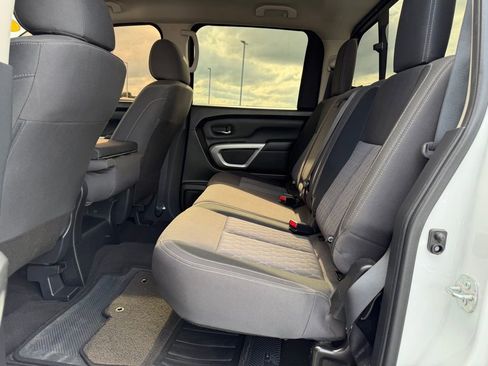 Used 2022 Nissan Titan SV AWD/4WD image 15