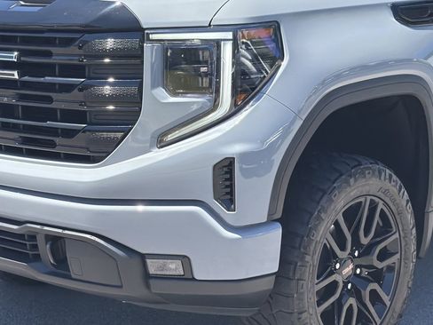 Used 2024 GMC Sierra 1500 Elevation AWD/4WD image 8