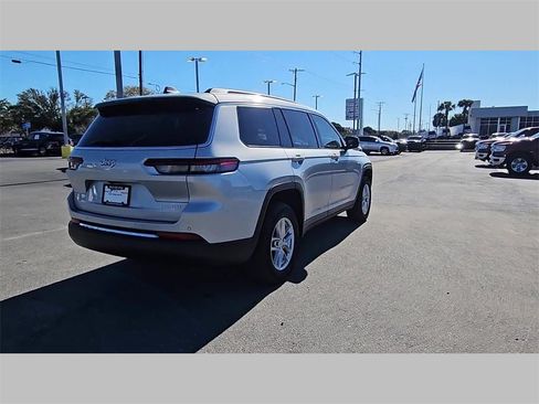 Used 2024 Jeep Grand Cherokee L Laredo w/ Luxury Tech Group I image 33